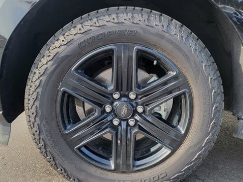 Used 2020 Ford Expedition XLT w/ Equipment Group 202A image 8
