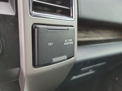 Used 2019 Ford F150 Lariat w/ Trailer Tow Package image 23