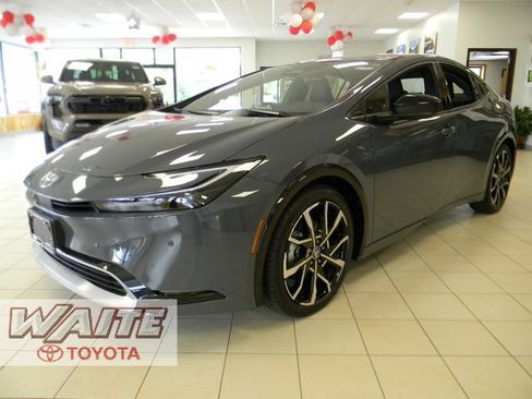 New 2026 Toyota Prius Plug-In Hybrid FWD image 5
