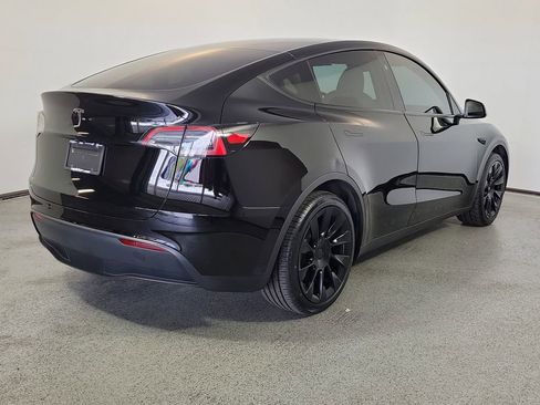 Used 2024 Tesla Model Y Long Range RWD image 6