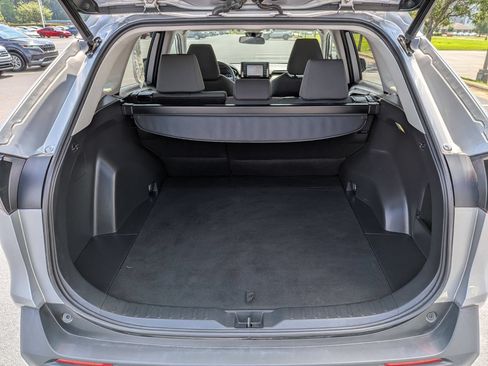 Used 2022 Toyota RAV4 XLE w/ Convenience Package FWD image 31