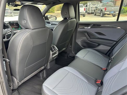 New 2026 Volkswagen Tiguan SE R-Line image 19