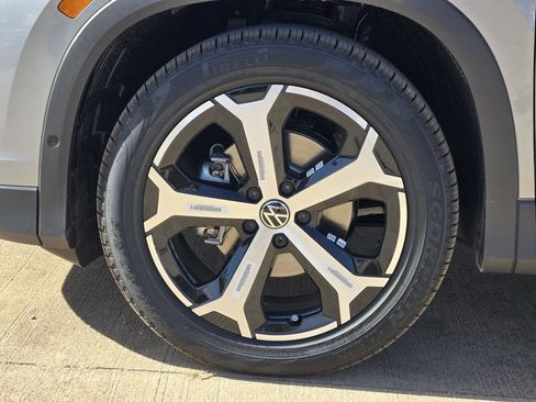 New 2026 Volkswagen Tiguan SE image 9