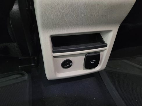 Used 2021 Ford Edge Titanium image 56