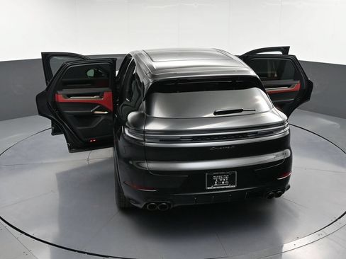 Certified 2025 Porsche Cayenne S AWD/4WD image 36