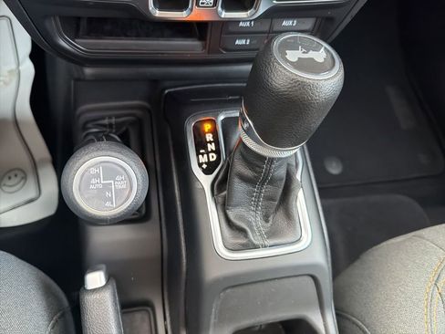 Used 2024 Jeep Wrangler Unlimited w/ Convenience Group image 18