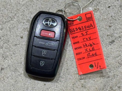Certified 2025 Toyota Highlander XLE AWD/4WD image 33