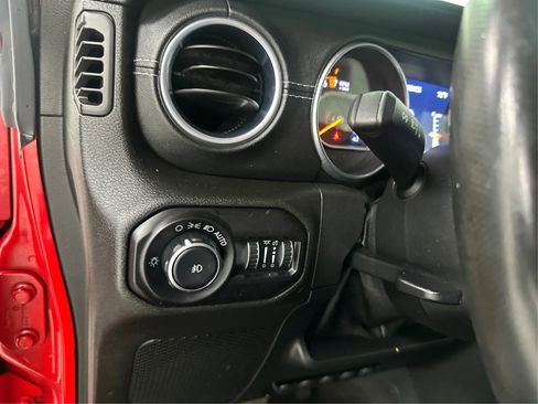 Used 2018 Jeep Wrangler Unlimited Sahara image 19