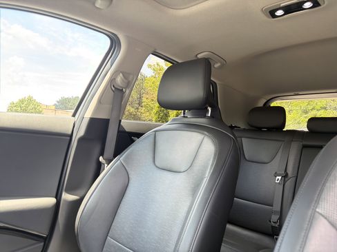 Used 2023 Kia Niro SX Touring FWD image 20