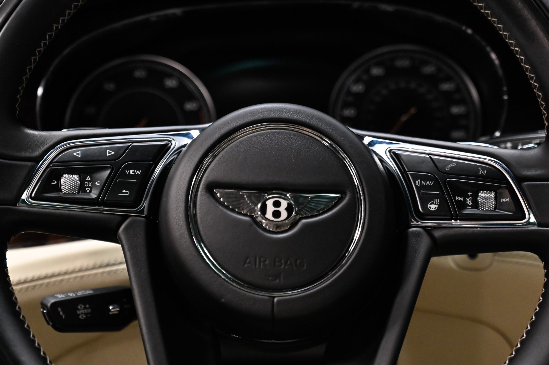 Used 2018 Bentley Bentayga w/ Black Specification AWD/4WD image 31