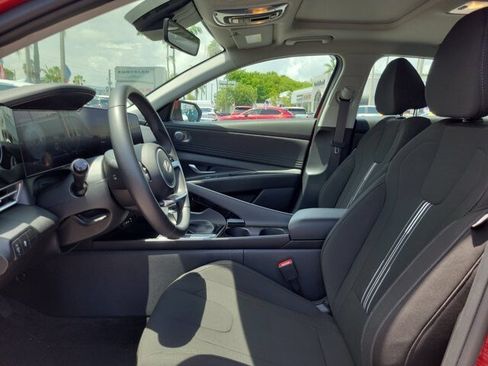 Used 2025 Hyundai Elantra SEL FWD image 18