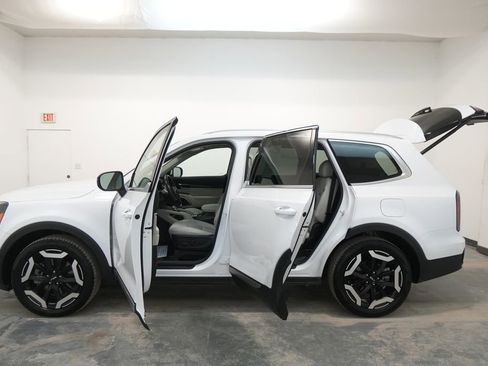 Used 2024 Kia Telluride EX w/ EX Captain's Chair Package image 30