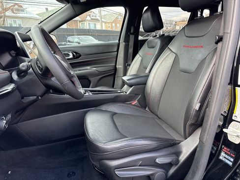 Used 2024 Jeep Compass Trailhawk image 10