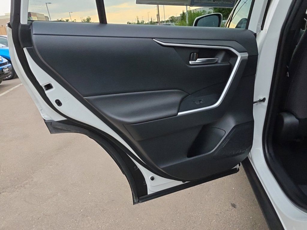 Used 2025 Toyota RAV4 SE AWD/4WD image 21