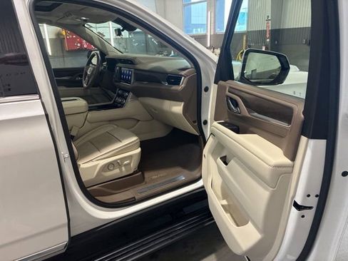 Used 2021 GMC Yukon Denali w/ Denali Premium Package image 13