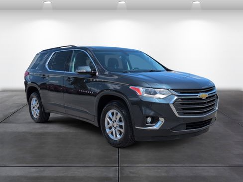 Used 2021 Chevrolet Traverse LT FWD image 2