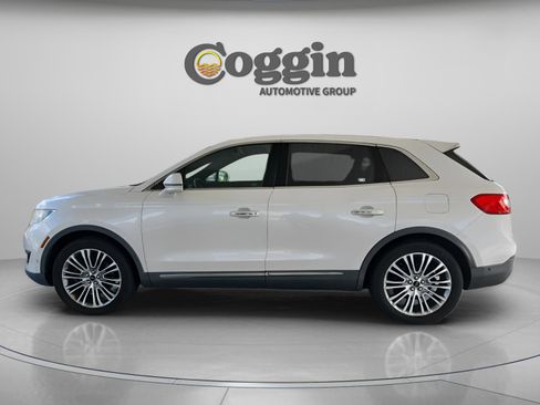 Used 2016 Lincoln MKX Reserve w/ Technology Package FWD image 2