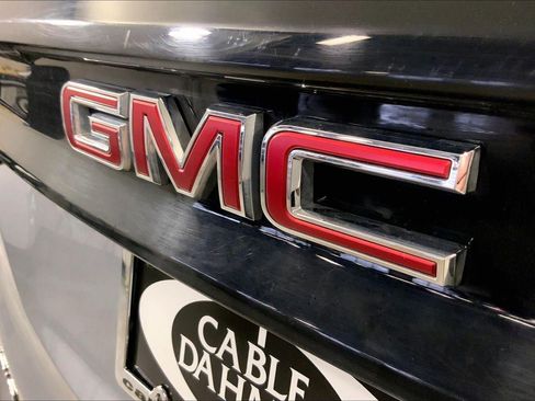 Used 2025 GMC Acadia Elevation FWD image 8