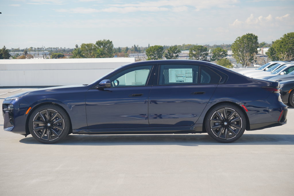 Used 2026 BMW 740i w/ Premium Package RWD image 4