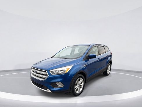 Used 2019 Ford Escape SE image 3