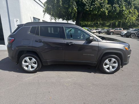 Used 2021 Jeep Compass Latitude AWD/4WD image 2