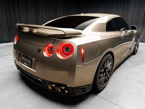 Used 2016 Nissan GT-R Premium AWD/4WD image 16