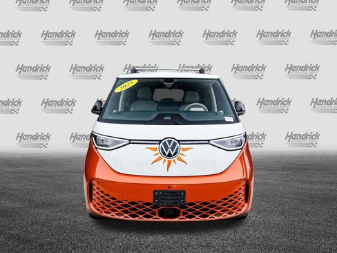 Used 2025 Volkswagen ID. Buzz 1st Edition RWD image 3