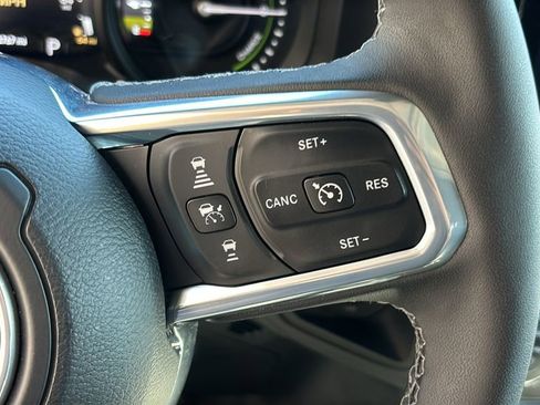 Used 2025 Jeep Wrangler Unlimited Sahara AWD/4WD image 15