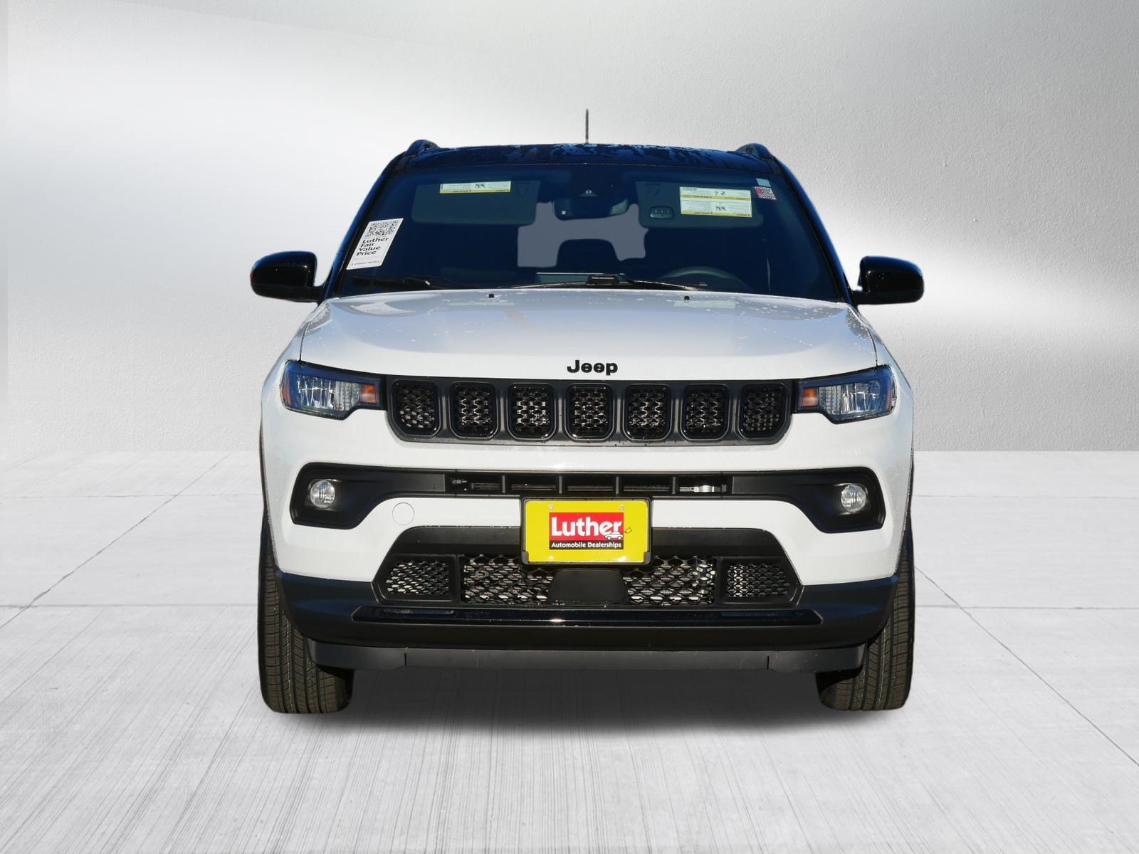 Used 2023 Jeep Compass Latitude w/ Sun and Sound Group AWD/4WD image 2