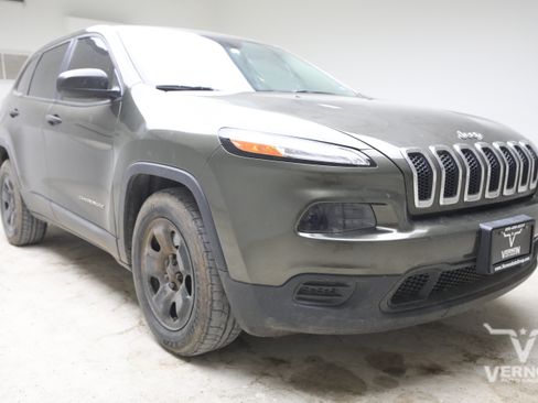 Used 2015 Jeep Cherokee Sport FWD image 6