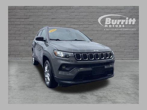 Used 2023 Jeep Compass Latitude AWD/4WD image 1