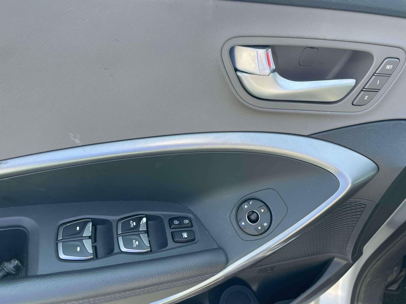 Used 2018 Hyundai Santa Fe Limited FWD image 12