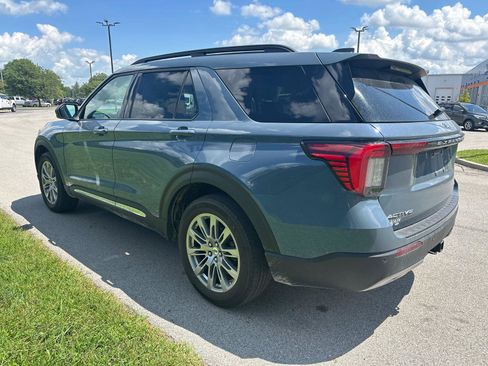 Used 2025 Ford Explorer Active w/ Active Comfort Package AWD/4WD image 12