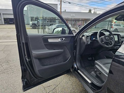 Certified 2024 Volvo XC40 B5 Plus w/ Climate Package AWD/4WD image 20