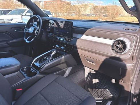 Used 2023 Chevrolet Colorado LT w/ LT Convenience Package II image 28