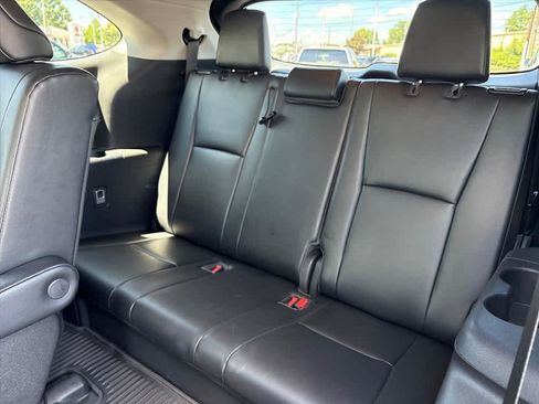 Used 2022 Toyota Highlander XLE AWD/4WD image 10