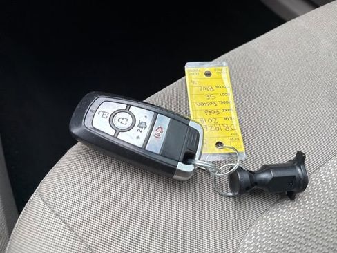 Used 2018 Ford Fusion SE image 33