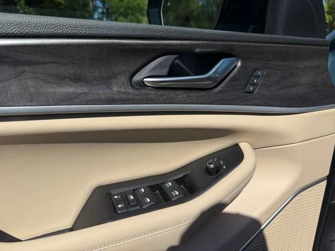 New 2026 Jeep Grand Cherokee Limited RWD image 18