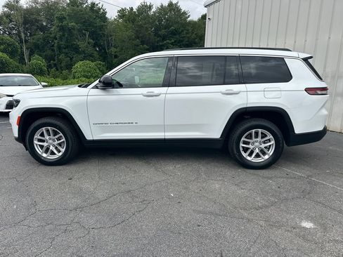 Used 2024 Jeep Grand Cherokee L Laredo RWD image 9