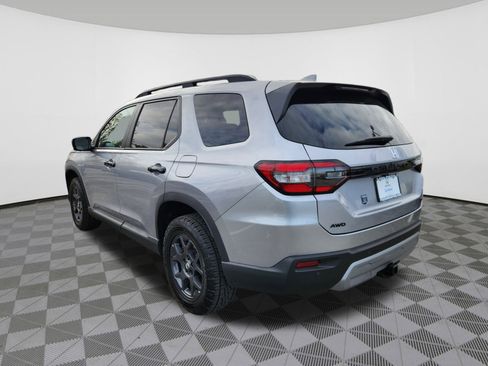 Certified 2025 Honda Pilot TrailSport image 3