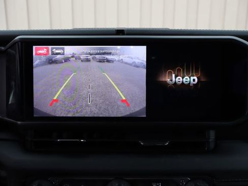 Used 2024 Jeep Wrangler Unlimited Sahara w/ Technology Group AWD/4WD image 21