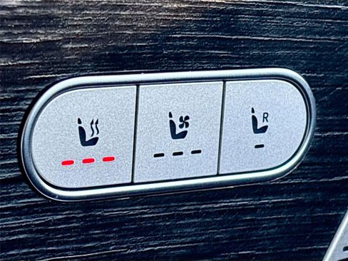 Used 2023 Mercedes-Benz GLS 450 4MATIC image 23