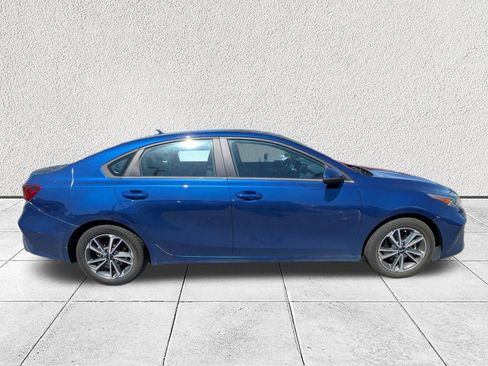 Used 2022 Kia Forte LXS w/ LXS Technology Package image 2