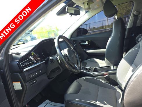 Used 2022 Kia Niro EX w/ Cold Weather Package FWD image 6