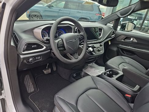 New 2026 Chrysler Pacifica Select w/ S Appearance Package FWD image 32