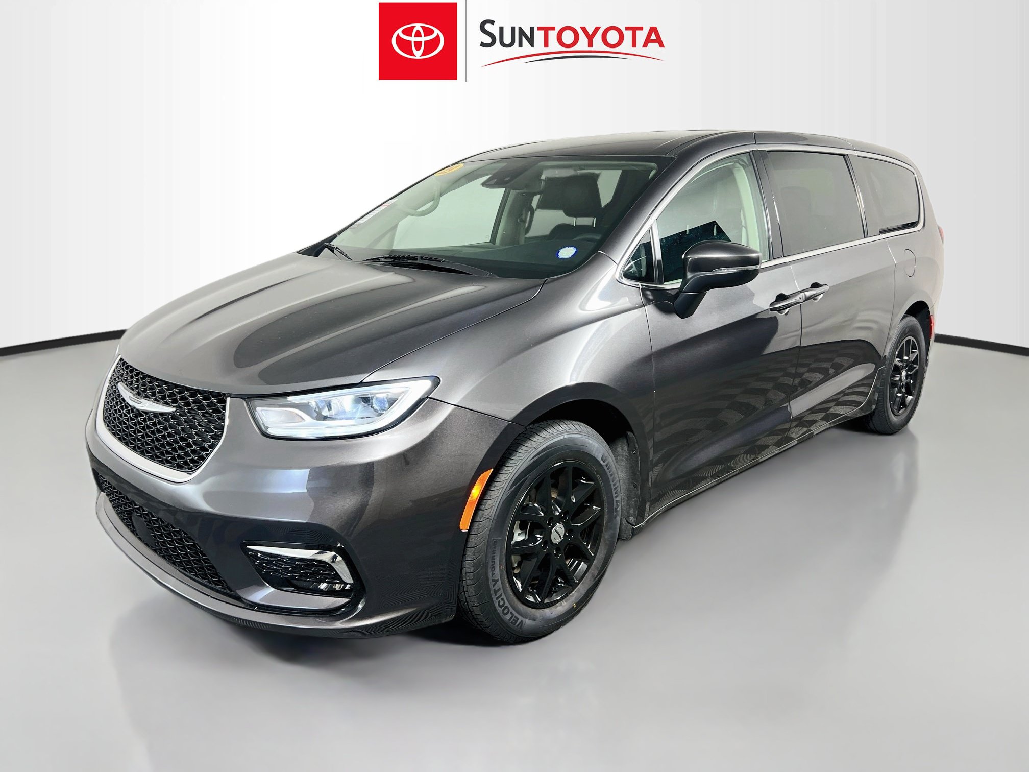 Used 2023 Chrysler Pacifica Touring-L FWD image 9