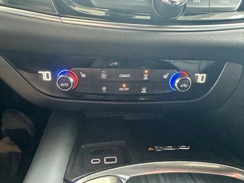 Used 2023 Buick Enclave Essence AWD/4WD image 37