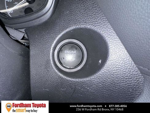 Used 2025 Toyota Corolla Cross LE image 27