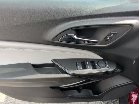 Used 2025 Chevrolet Trax LT FWD image 24