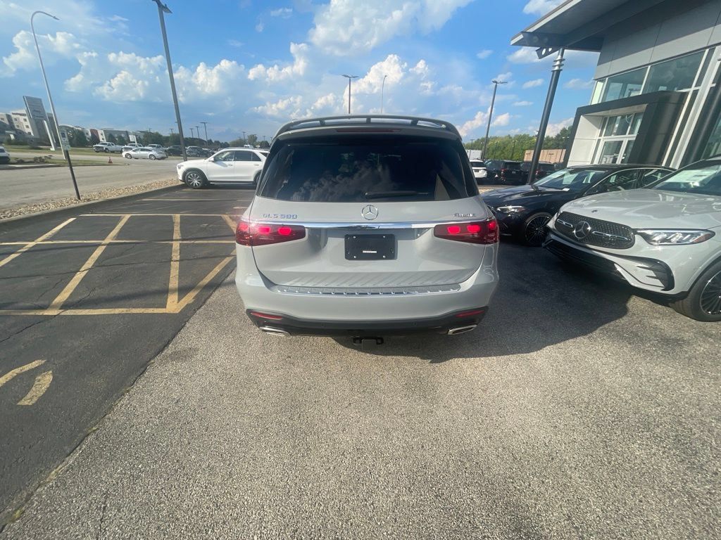 Used 2026 Mercedes-Benz GLS 580 4MATIC image 5